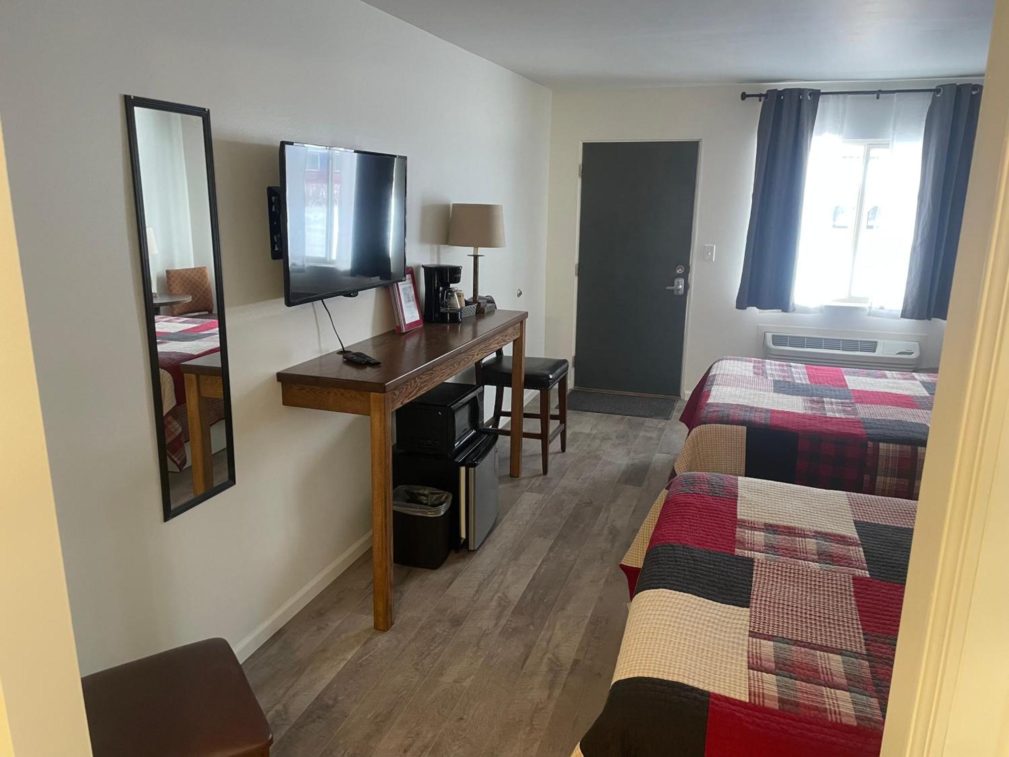 Trails Inn Quadna Mountain Motel & Rv Park Hill City Bagian luar foto