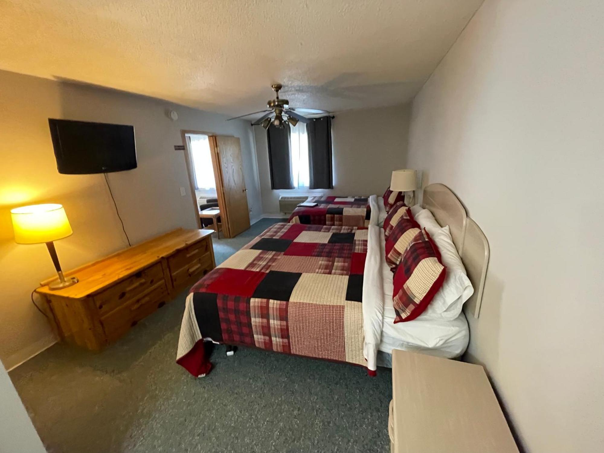 Trails Inn Quadna Mountain Motel & Rv Park Hill City Ruang foto