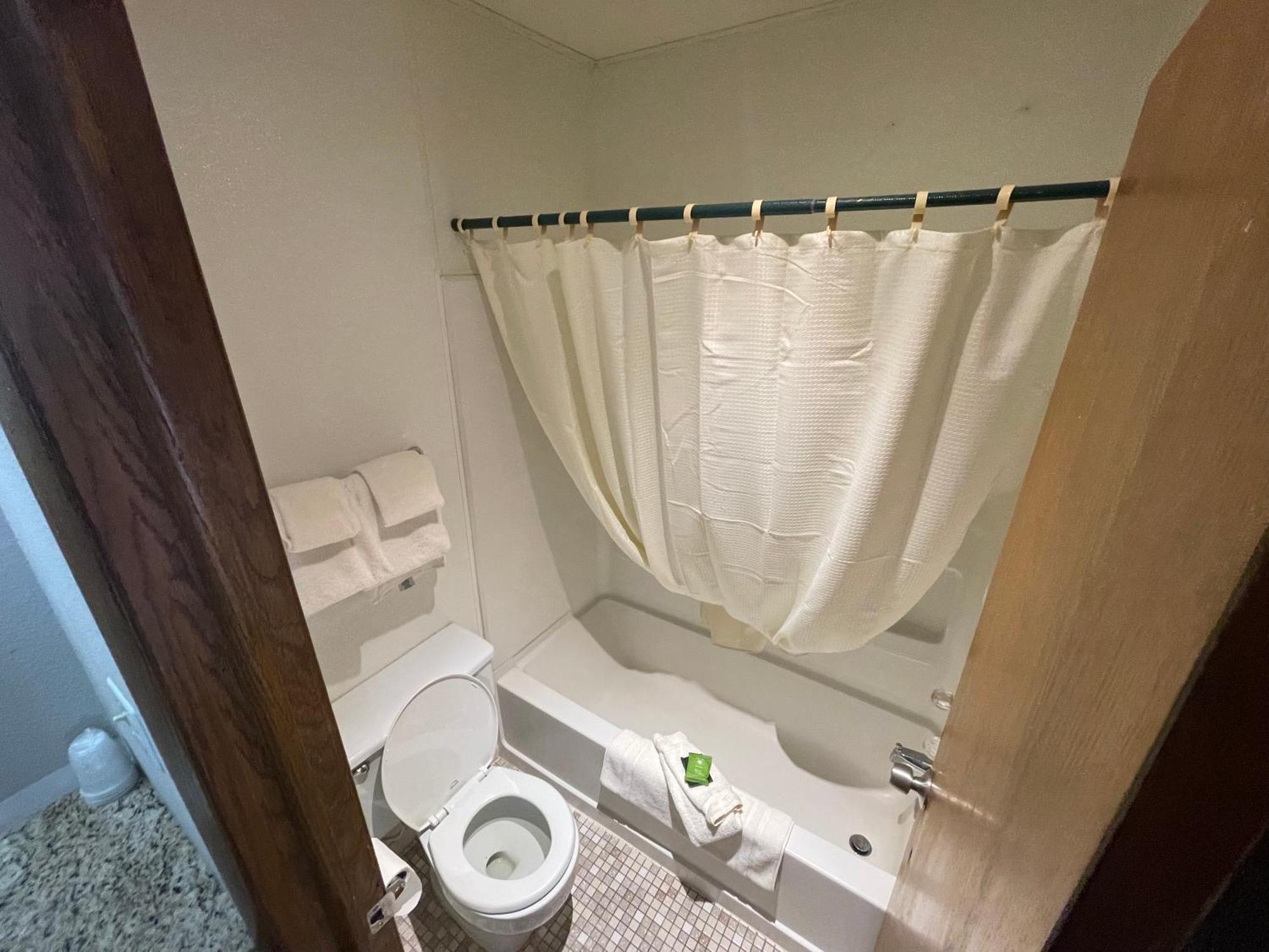 Trails Inn Quadna Mountain Motel & Rv Park Hill City Bagian luar foto