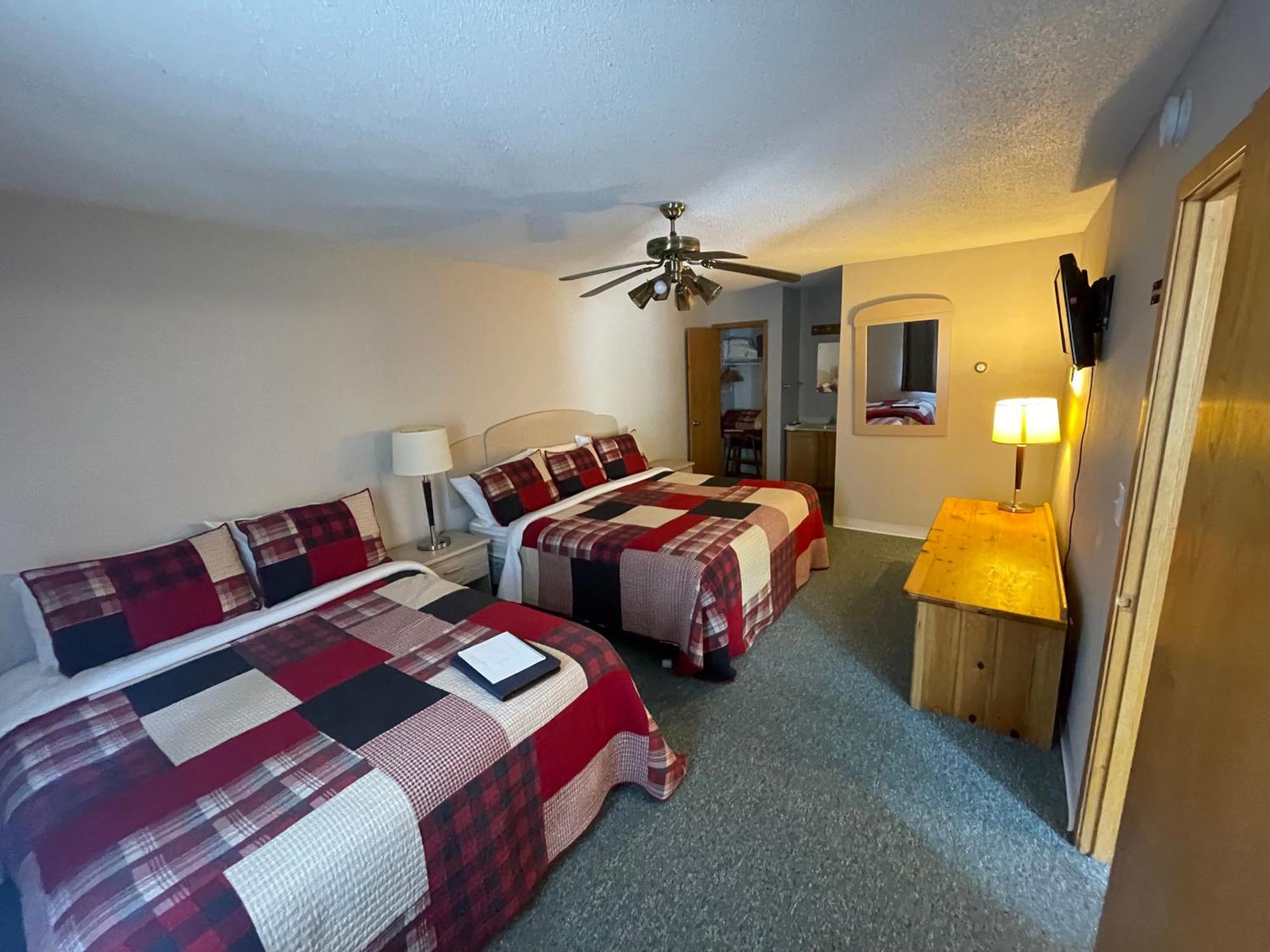 Trails Inn Quadna Mountain Motel & Rv Park Hill City Bagian luar foto