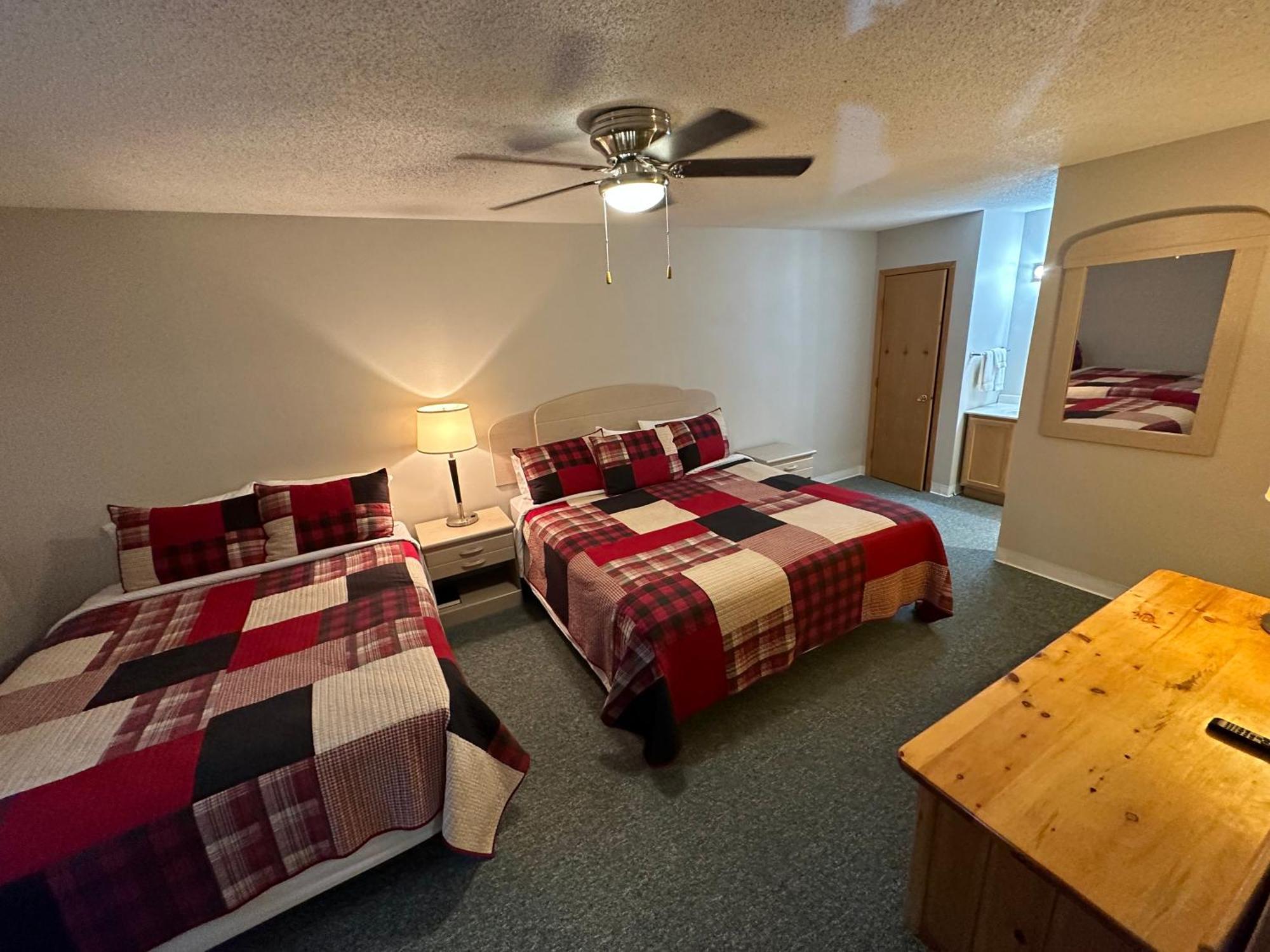Trails Inn Quadna Mountain Motel & Rv Park Hill City Ruang foto