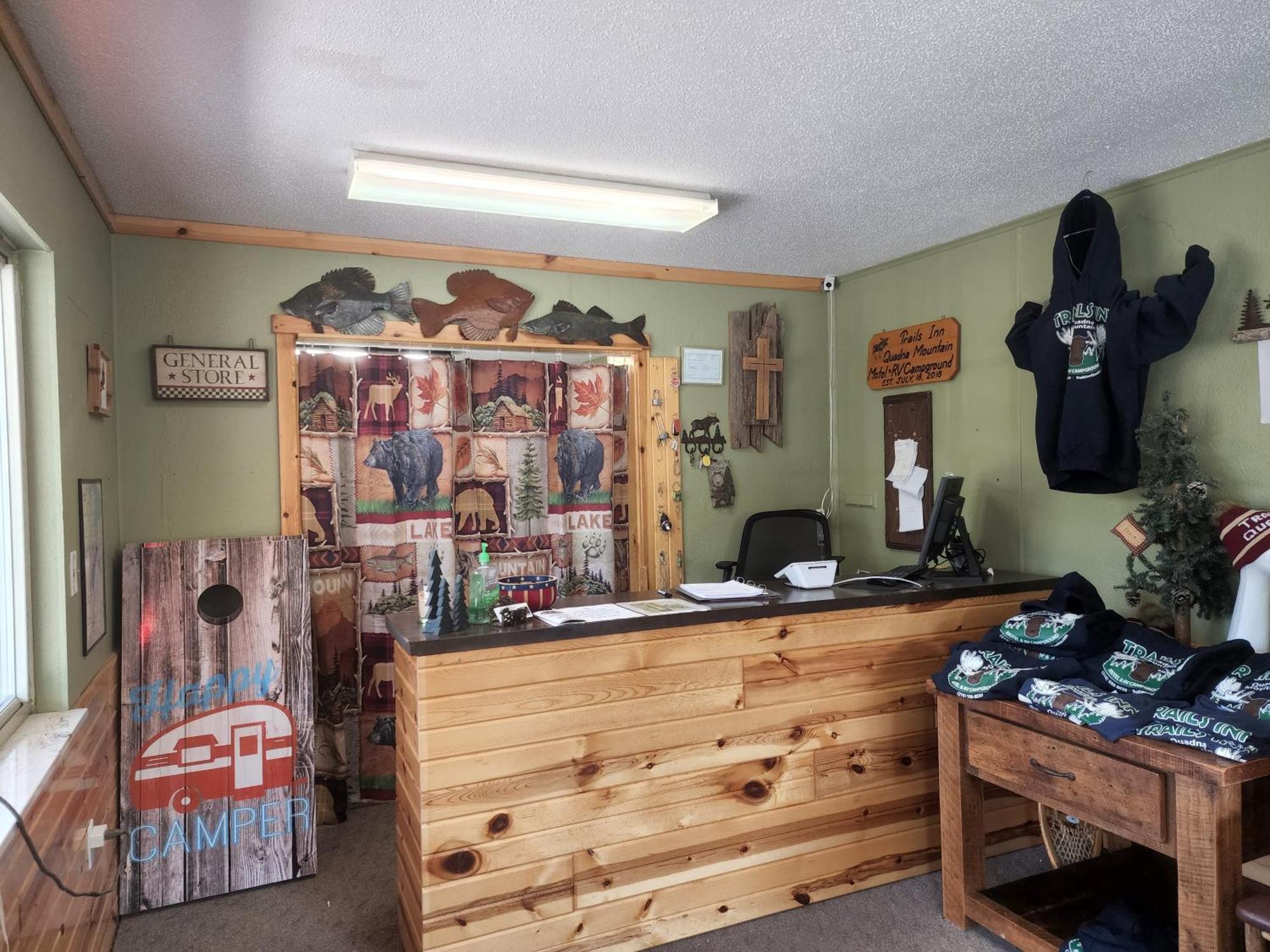 Trails Inn Quadna Mountain Motel & Rv Park Hill City Bagian luar foto